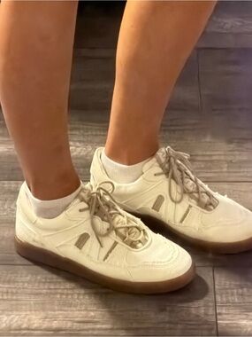 Sam Edelman Ivory Lace-Up Sneakers with Gum Sole